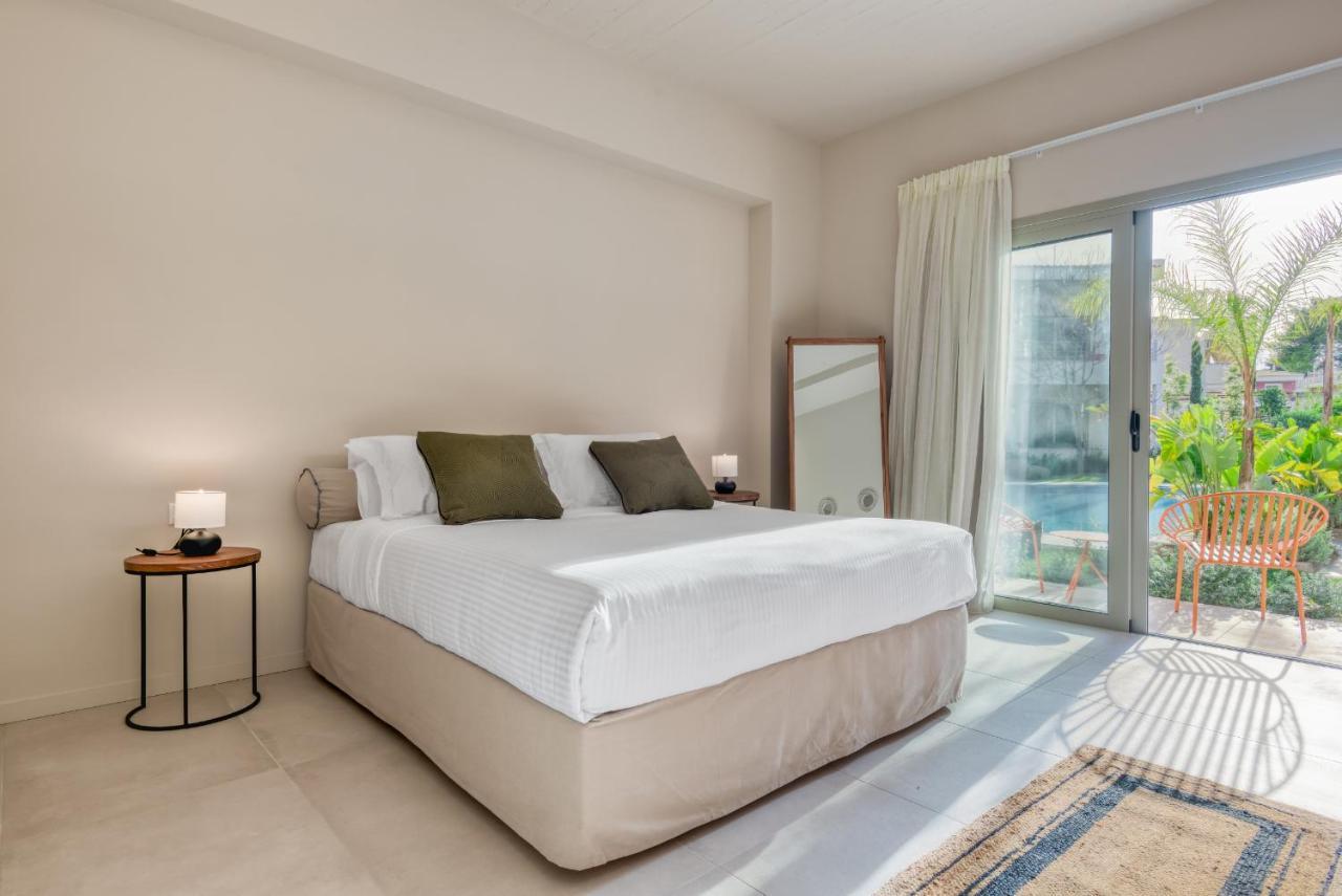 Saronis Suites Saronida Esterno foto