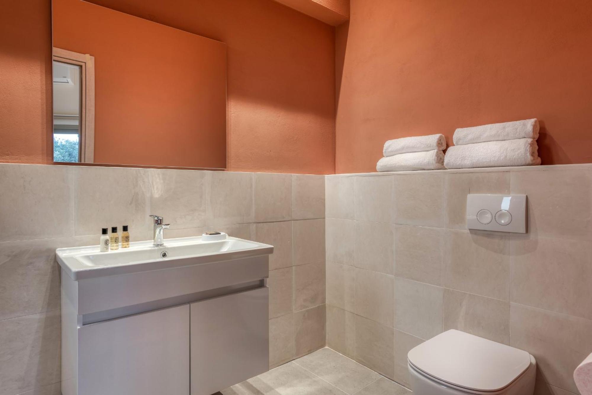 Saronis Suites Saronida Esterno foto
