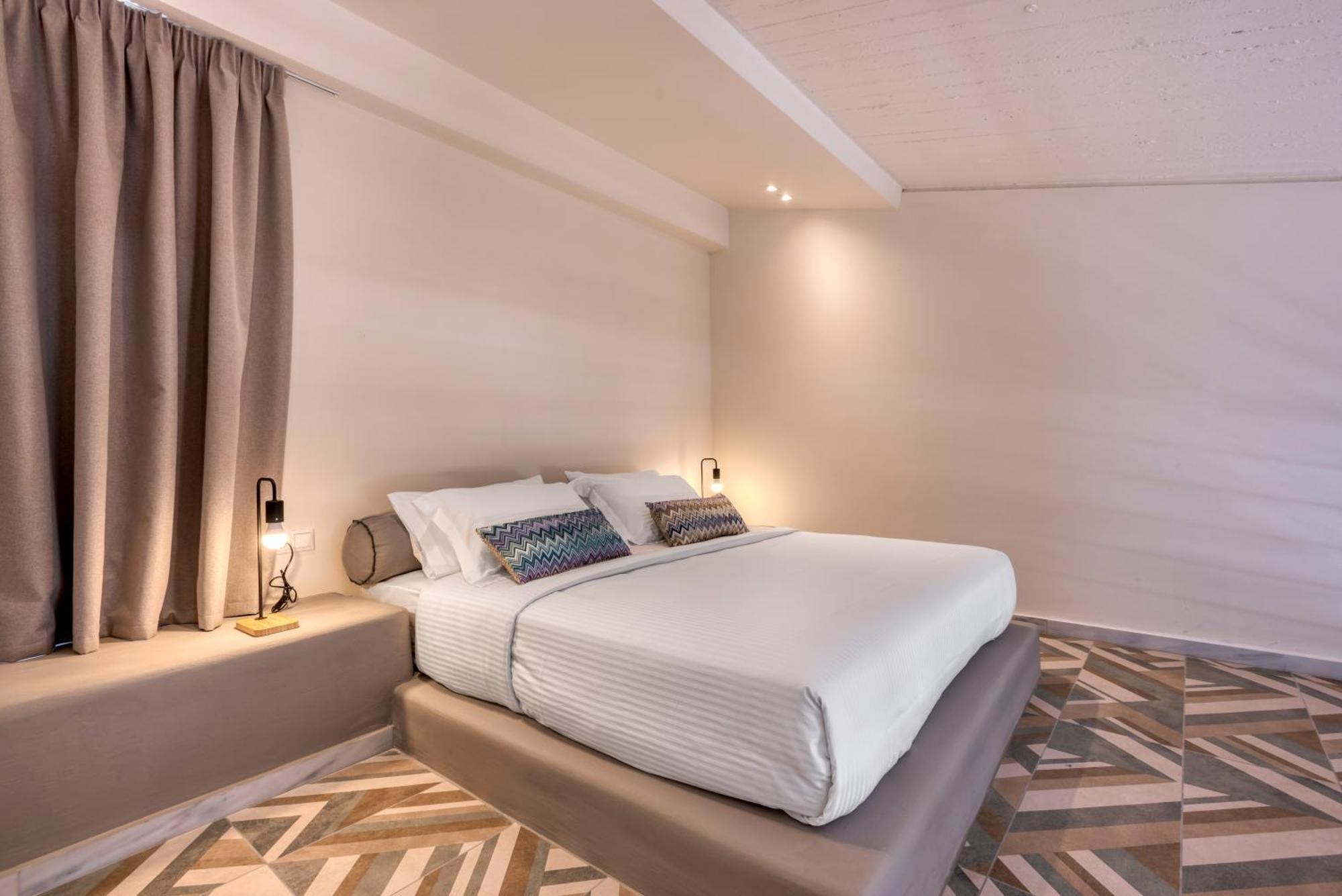 Saronis Suites Saronida Esterno foto